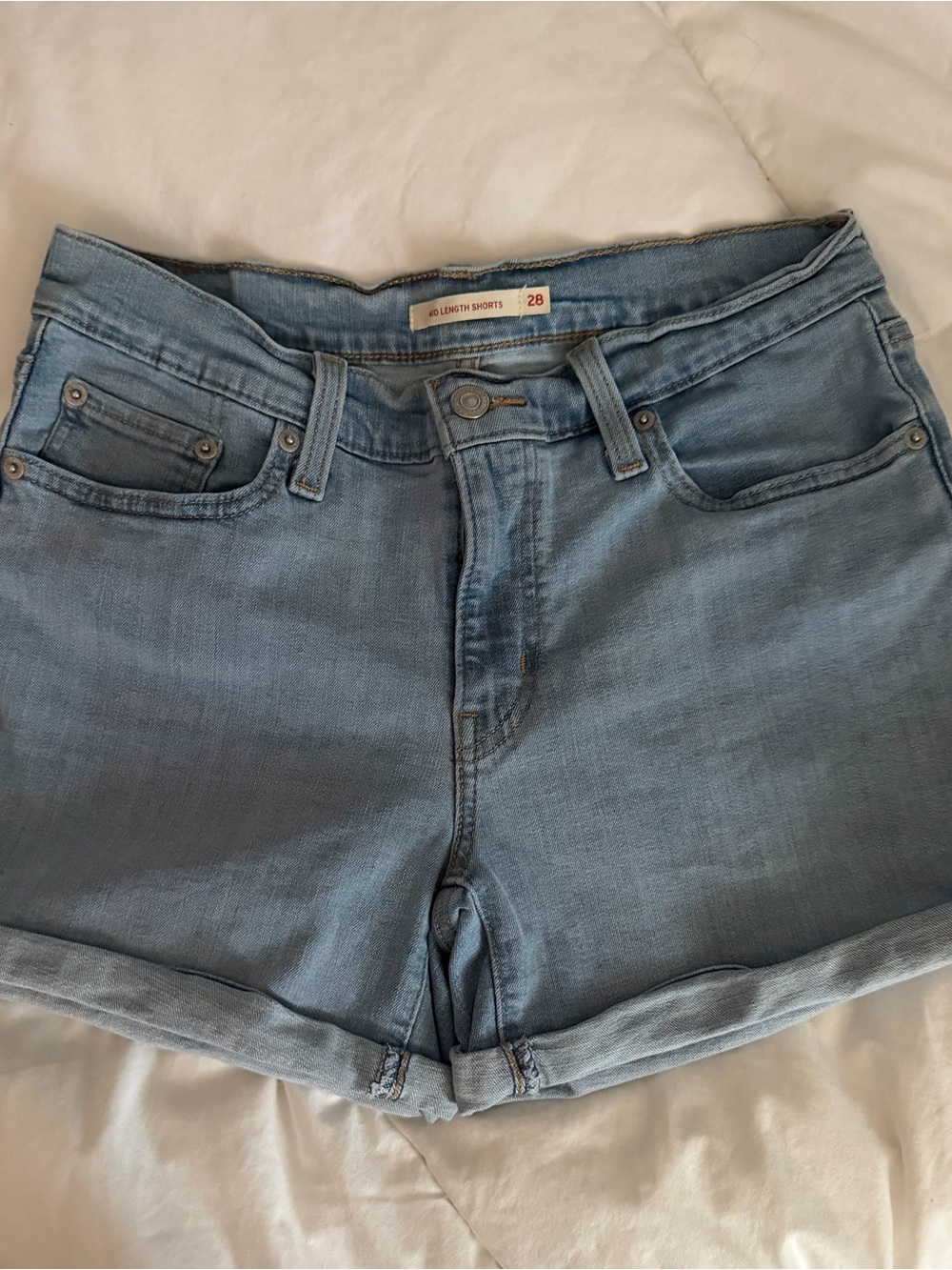 Levi’s mid length shorts size 28